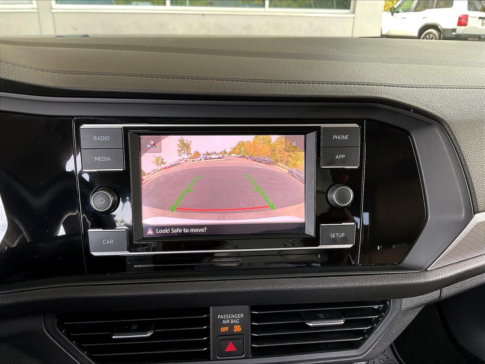 Used 2019 Volkswagen Jetta SE w/ Cold Weather Package FWD image 14