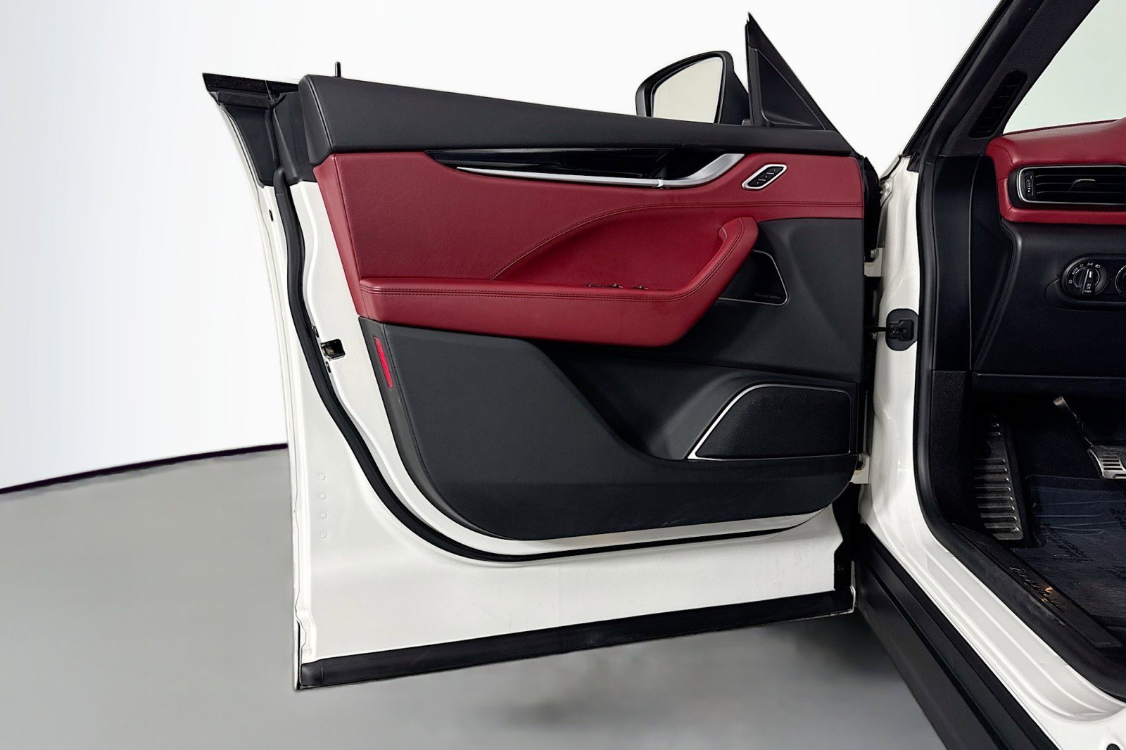 Used 2018 Maserati Levante GranSport image 20