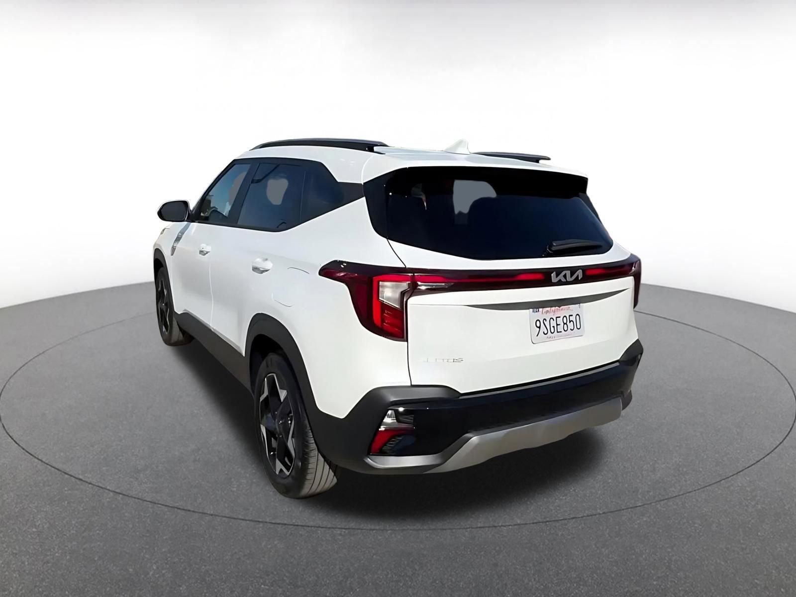 Used 2025 Kia Seltos S FWD image 11
