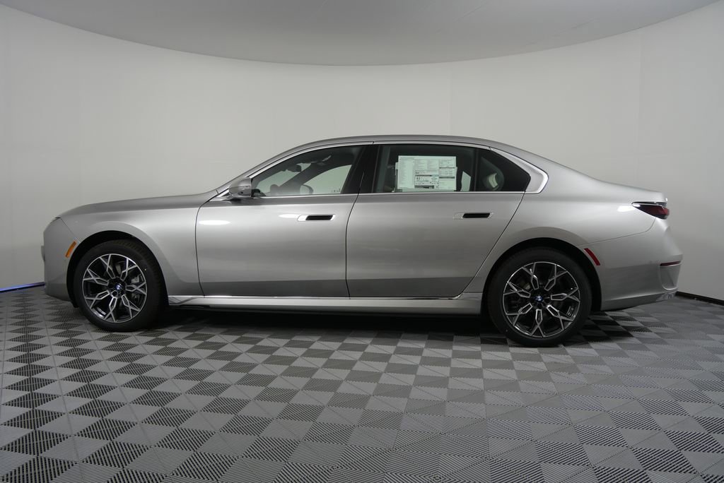 Used 2025 BMW i7 xDrive60 w/ Premium Package image 6