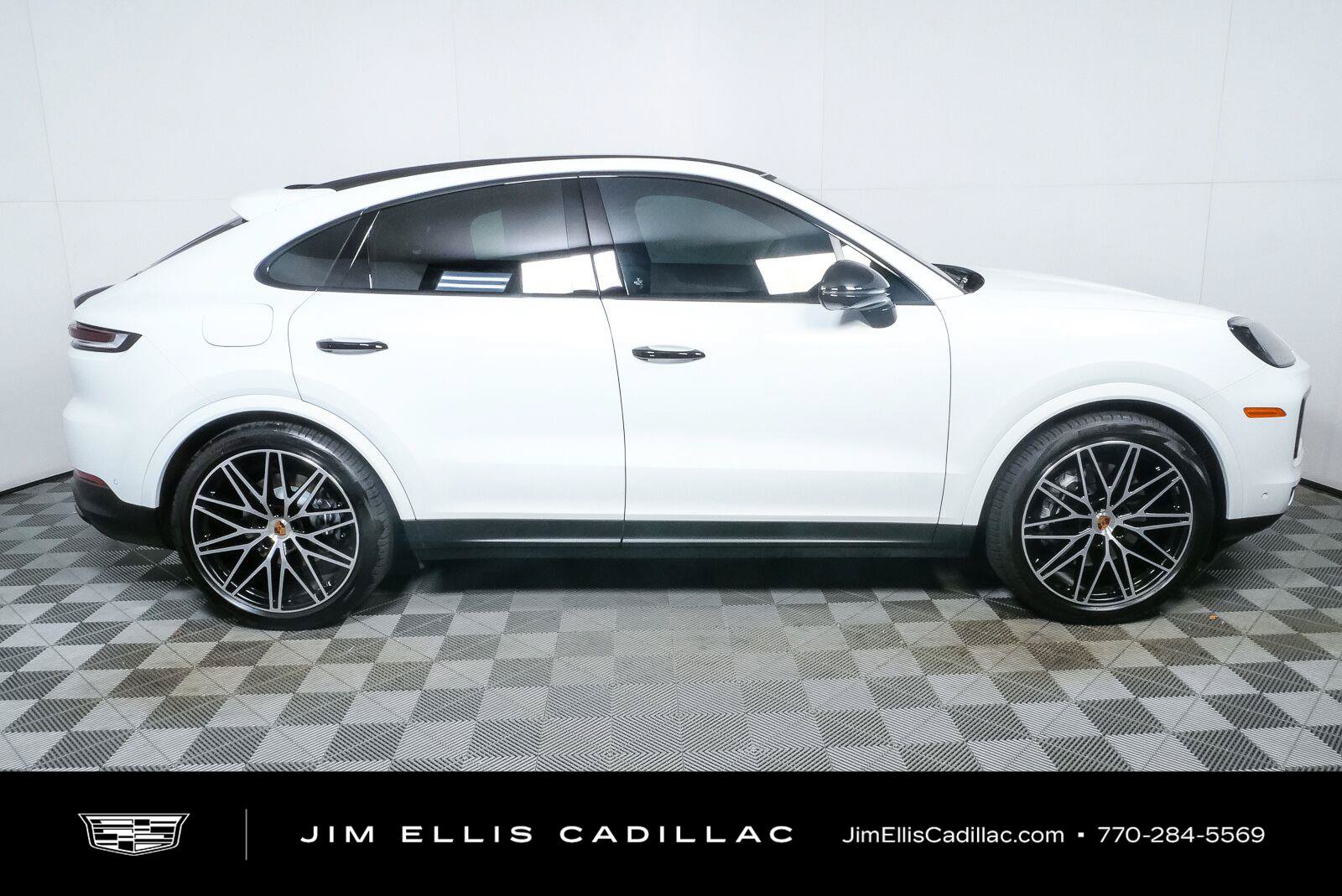 Used 2026 Porsche Cayenne Coupe AWD/4WD image 2