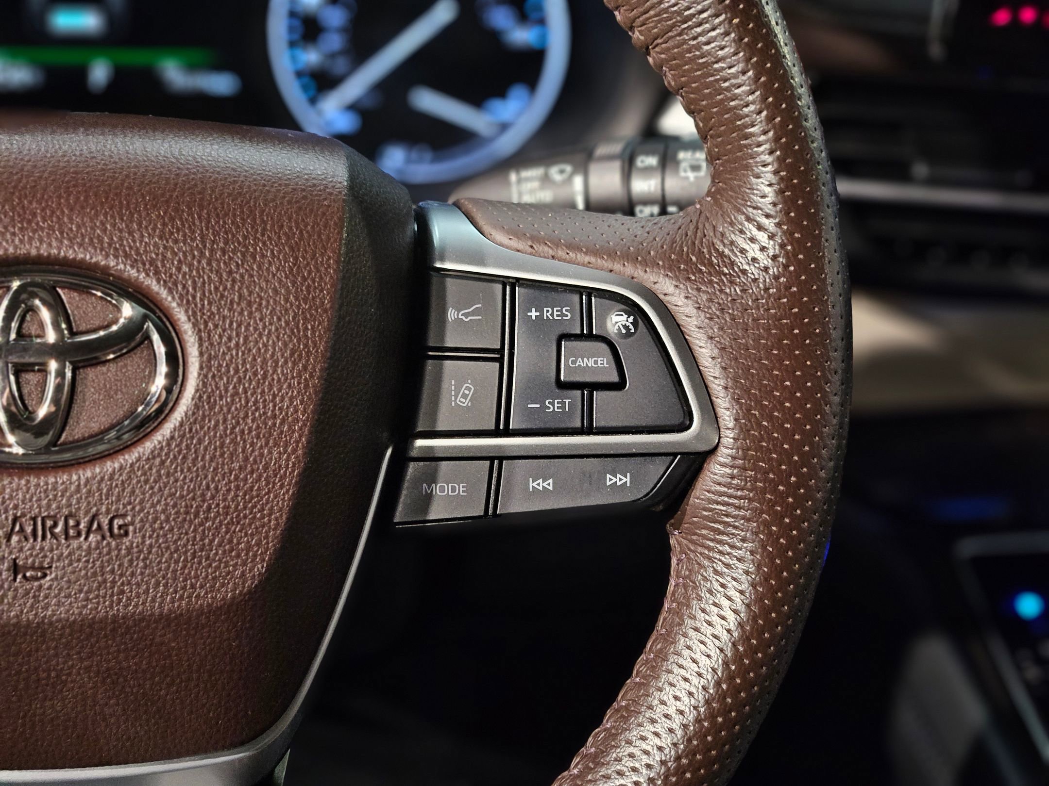 Used 2023 Toyota Sienna Platinum image 29