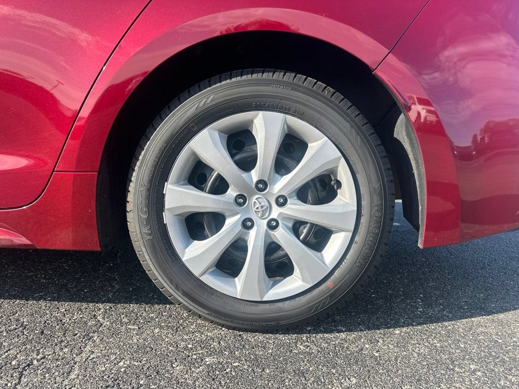 Used 2023 Toyota Corolla LE FWD image 5