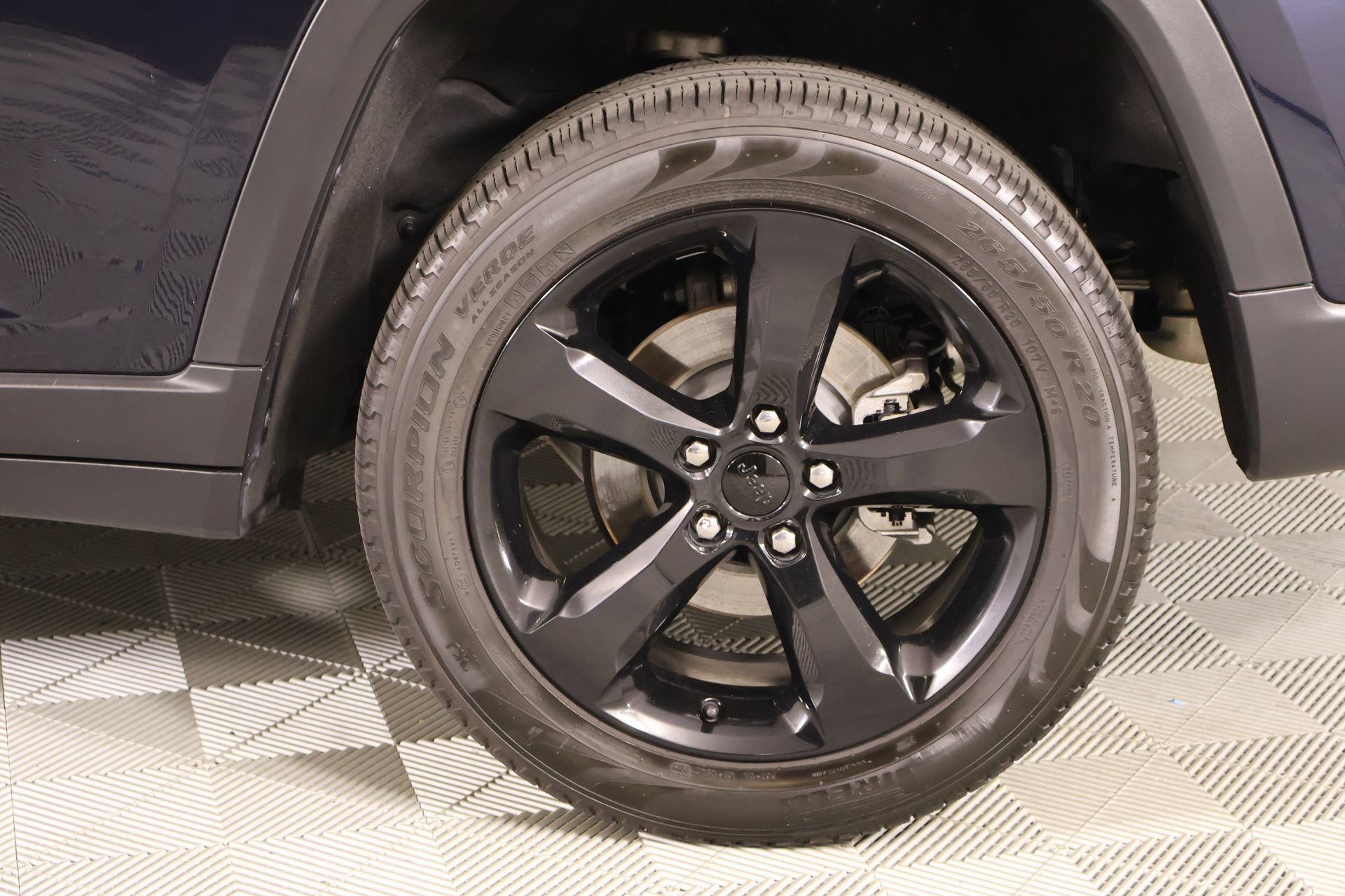 Used 2024 Jeep Grand Cherokee Limited w/ Black Appearance Package RWD image 19