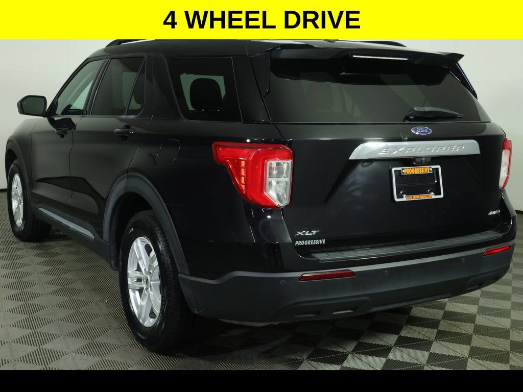 Used 2022 Ford Explorer XLT AWD/4WD image 3