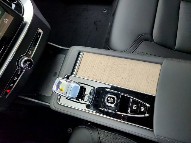 New 2026 Volvo XC90 B6 Plus w/ Protection Package Premier image 22