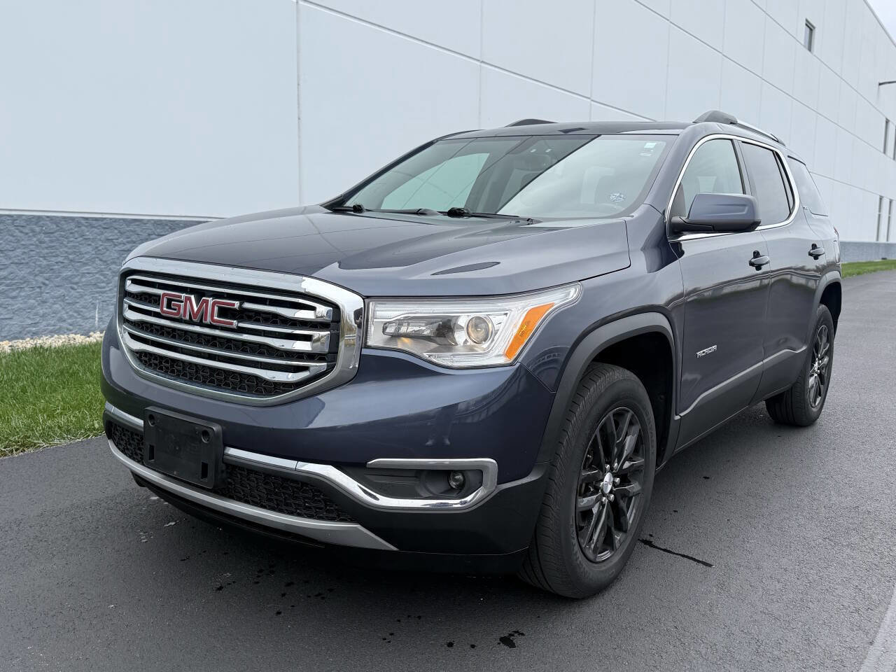 Used 2019 GMC Acadia SLT w/ LPO, Floor Liner Package image 1