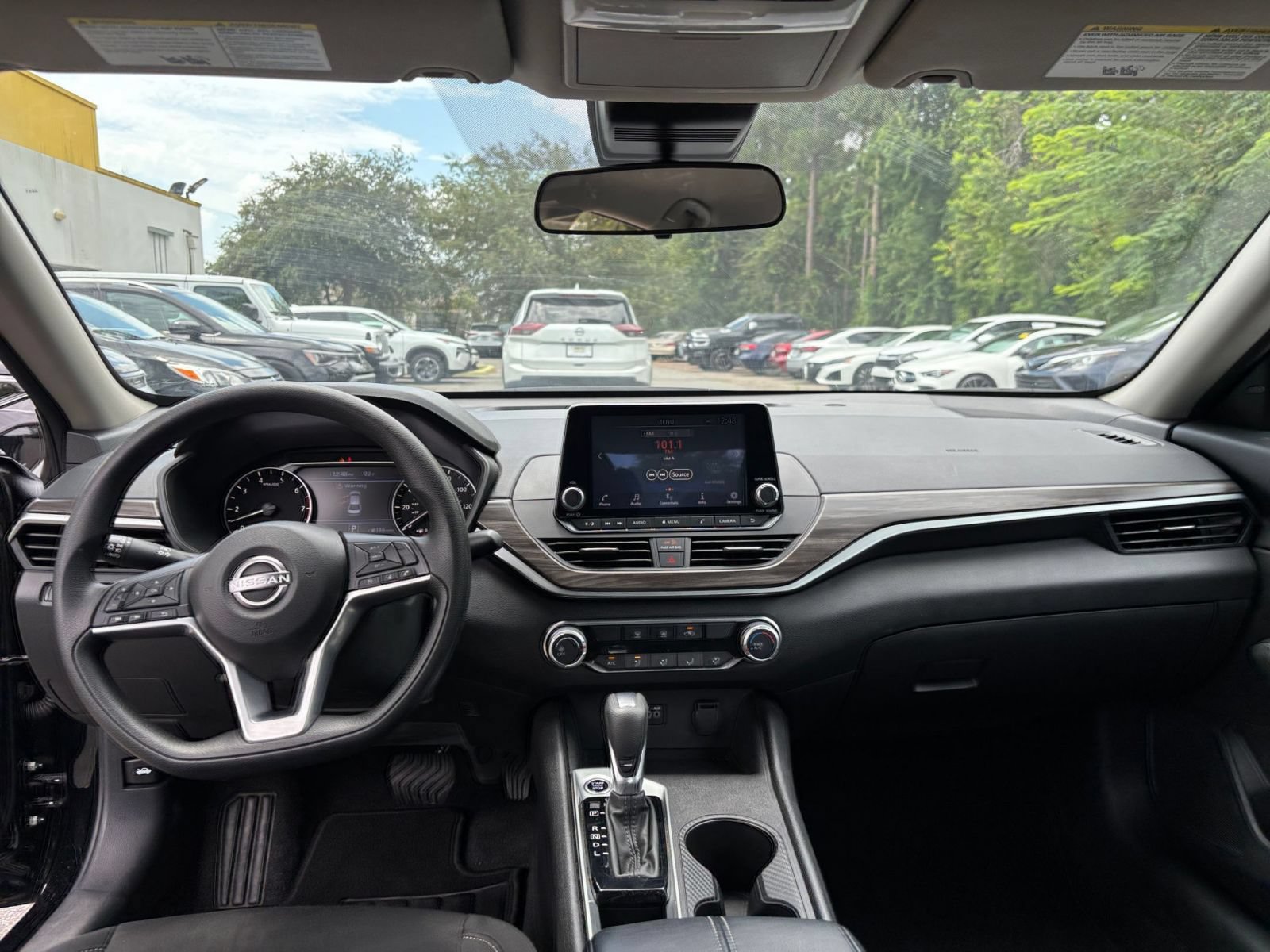 Used 2025 Nissan Altima 2.5 SV FWD image 28