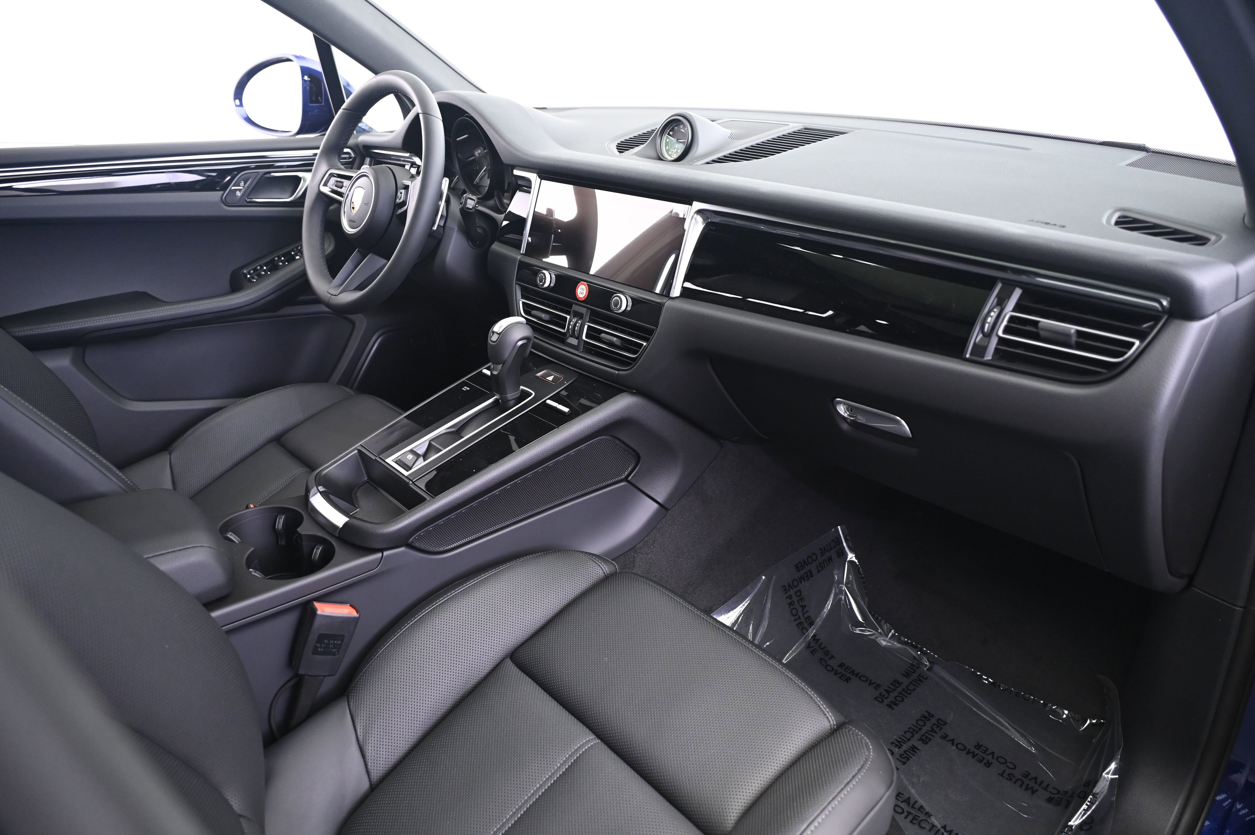 Certified 2025 Porsche Macan image 22