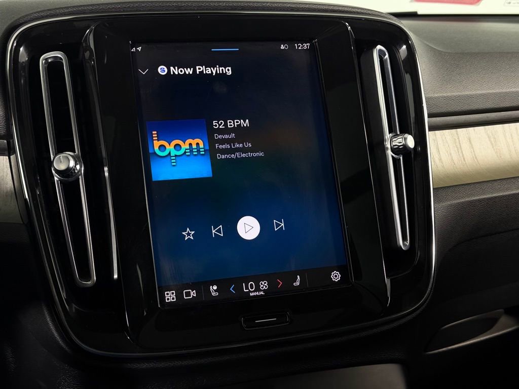 Used 2023 Volvo XC40 B5 Plus w/ Climate Package image 19