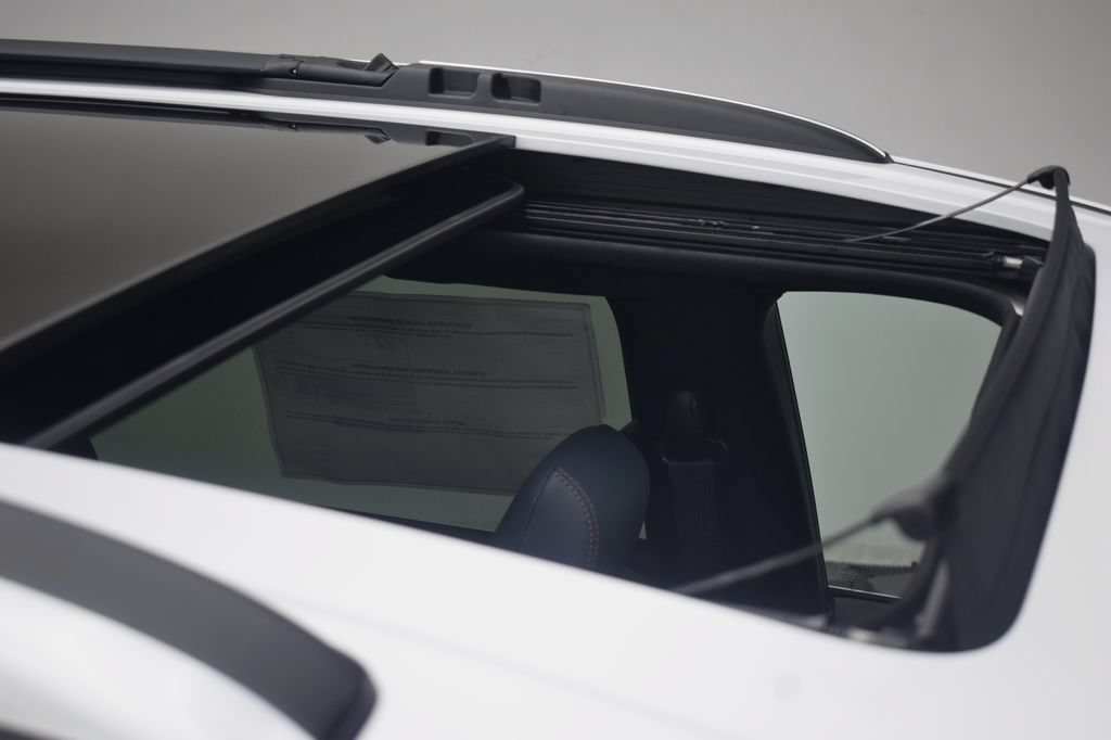 New 2027 Chrysler Pacifica Pinnacle FWD image 10