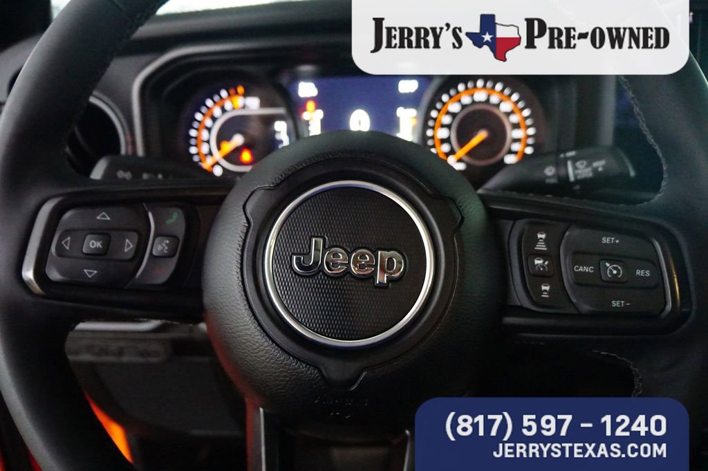 Used 2025 Jeep Gladiator Rubicon w/ Convenience Group AWD/4WD image 14