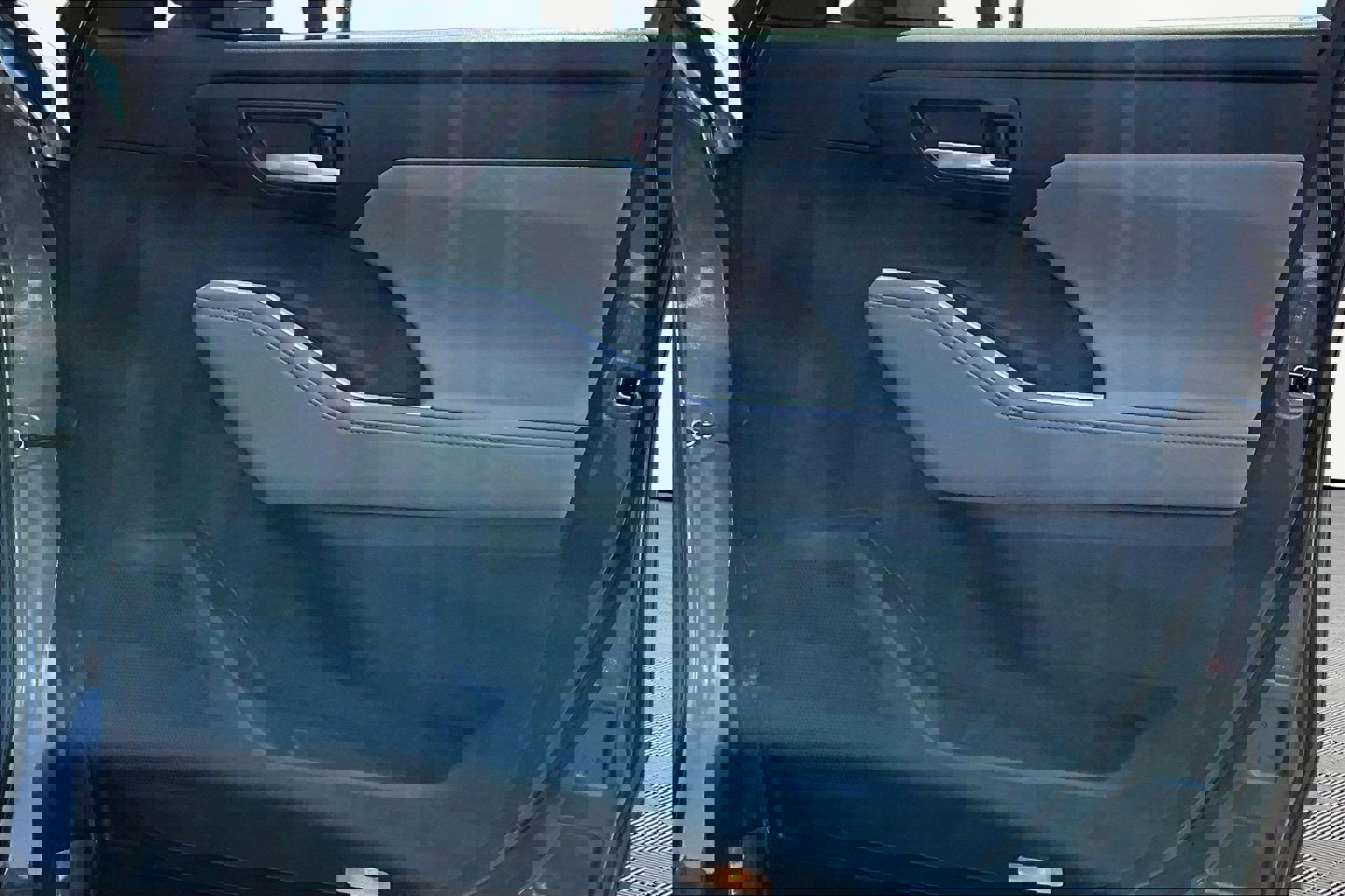 Used 2023 Toyota Highlander XLE image 28