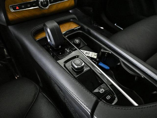 Used 2025 Volvo XC90 B6 Plus w/ Protection Package Premier image 12