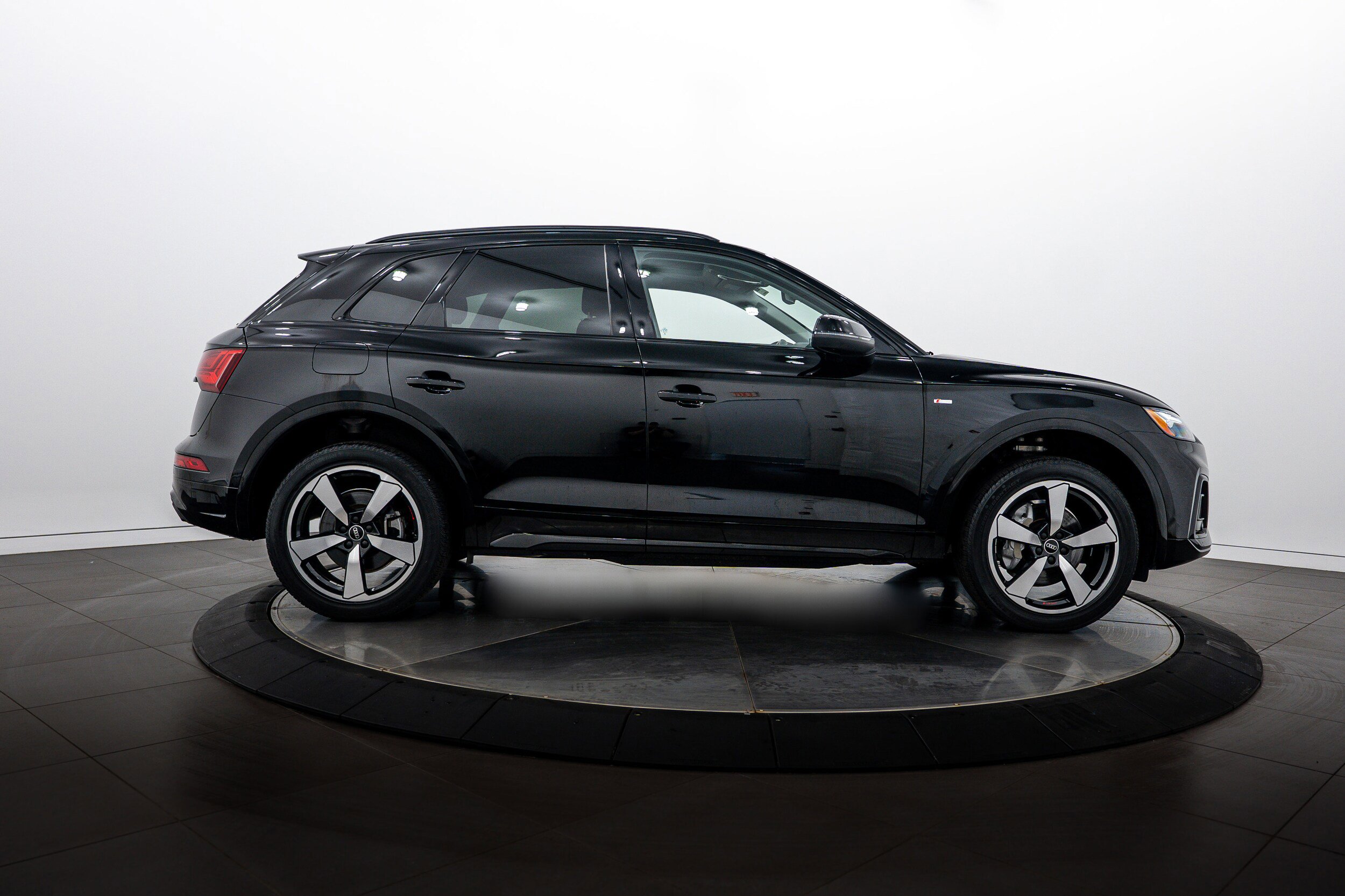 Certified 2023 Audi Q5 2.0T Premium Plus w/ Premium Plus Package AWD/4WD image 3