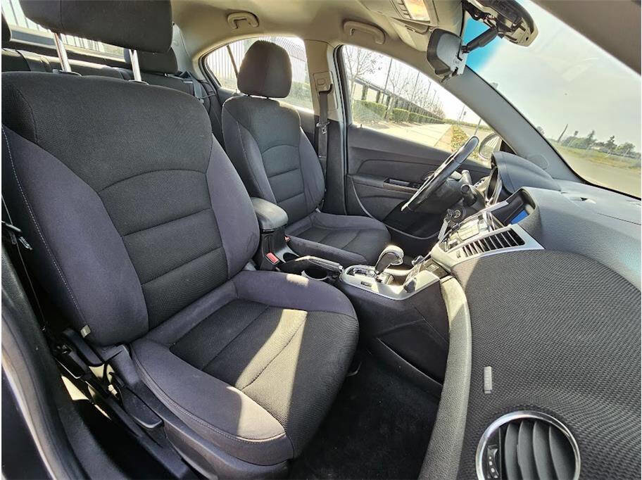 Used 2014 Chevrolet Cruze LT image 11