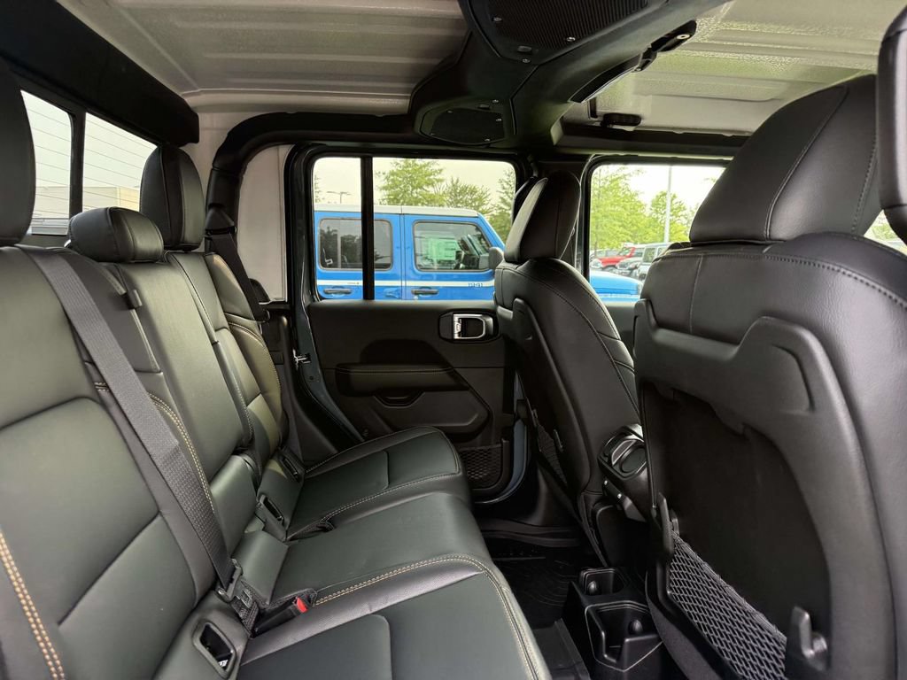 New 2026 Jeep Gladiator Sport AWD/4WD image 16