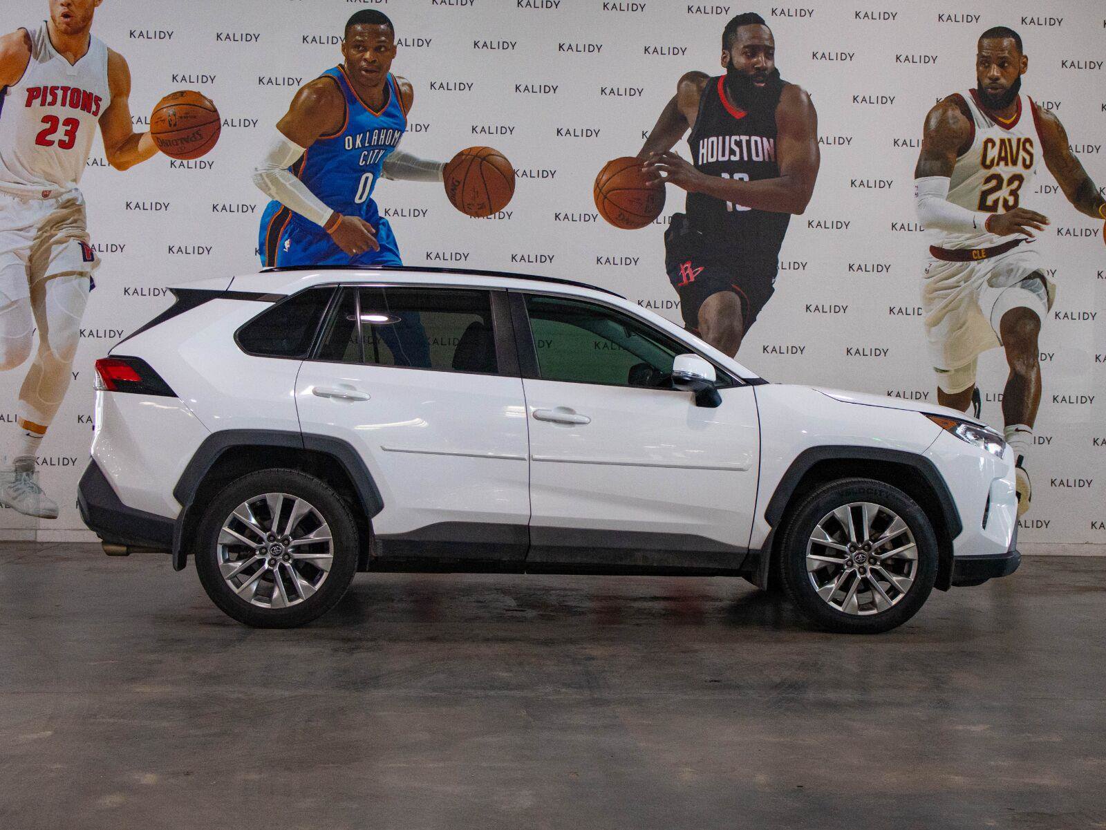 Used 2019 Toyota RAV4 XLE Premium FWD image 18