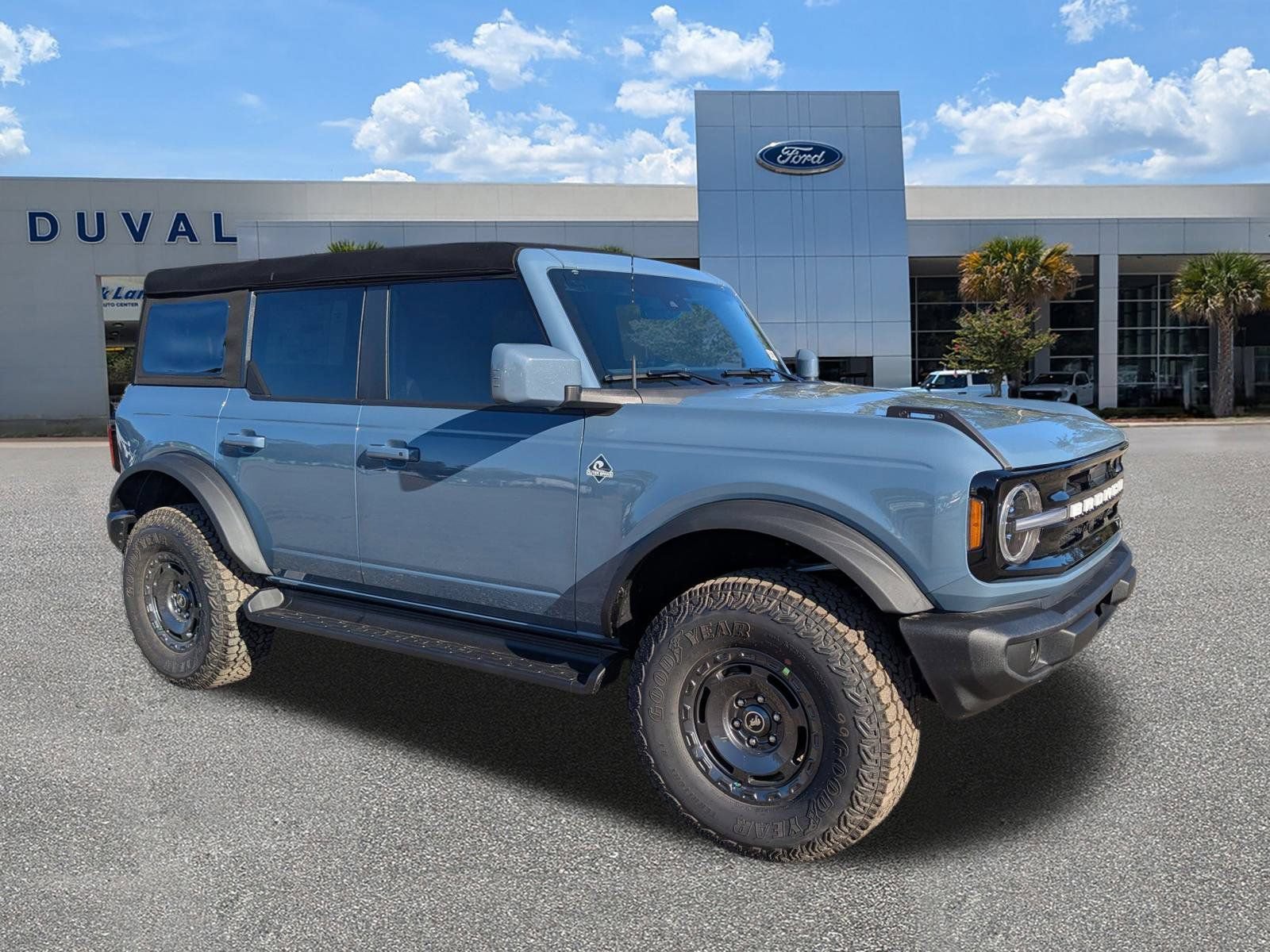 New 2025 Ford Bronco Outer Banks w/ Sasquatch Package AWD/4WD image 2
