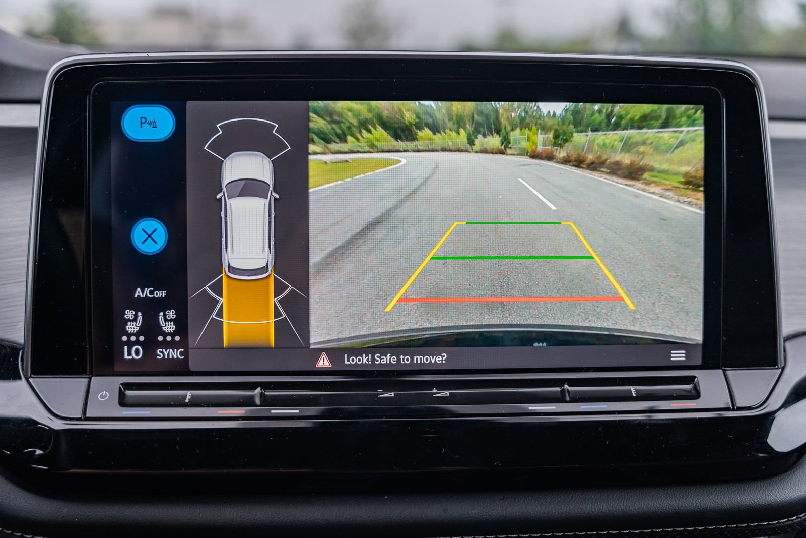 Used 2024 Volkswagen Atlas Cross Sport SE image 33