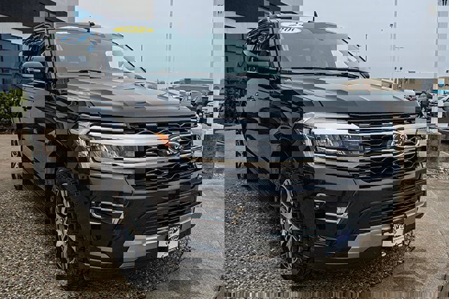 Used 2024 Ford Expedition Limited image 7