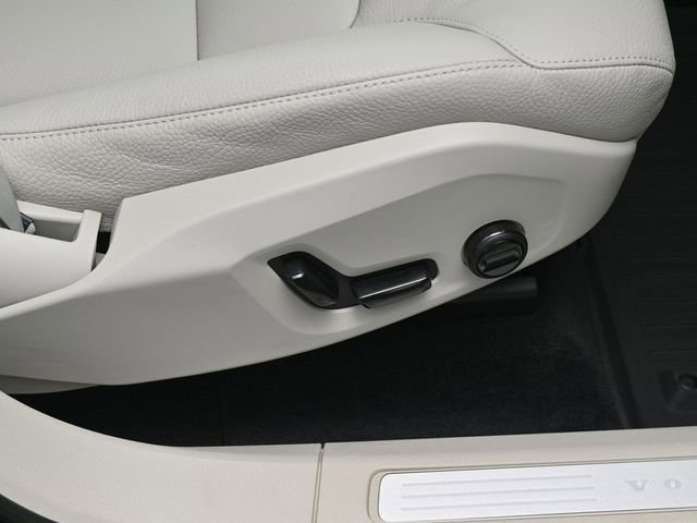 Used 2023 Volvo XC60 B5 Plus w/ Protection Package Premier image 36
