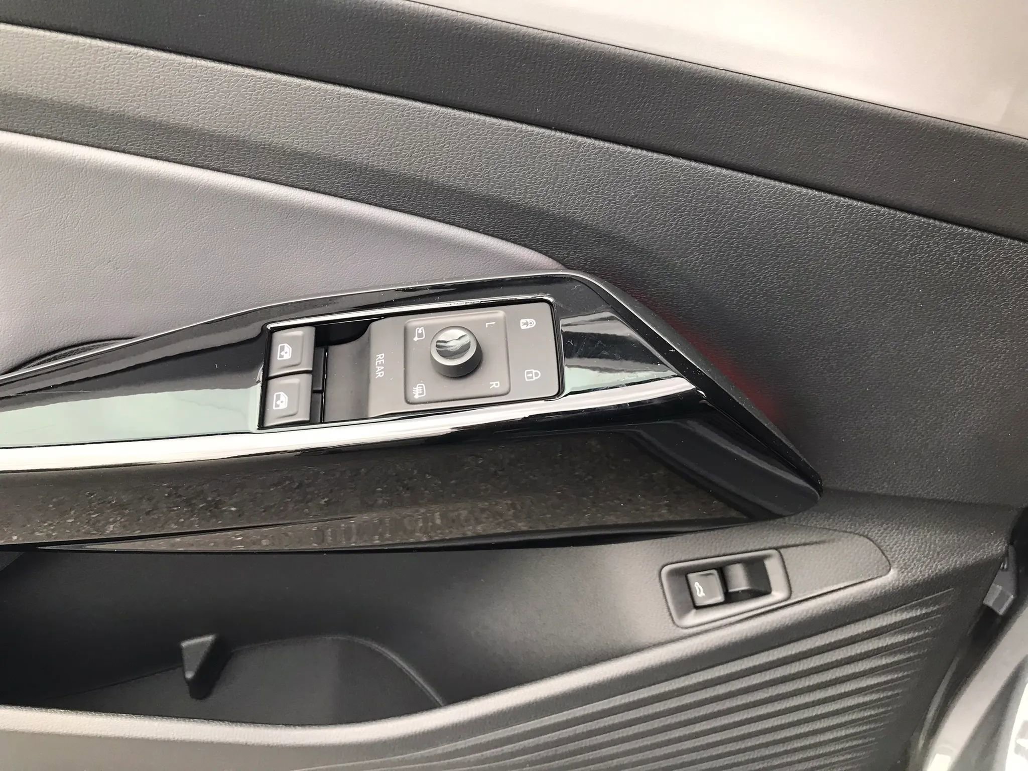 Used 2023 Volkswagen ID.4 Pro S Plus image 14