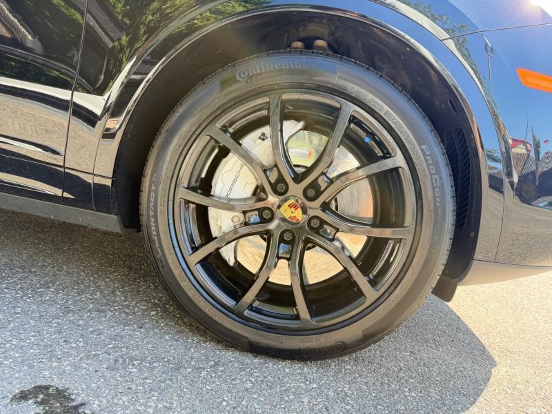 Used 2019 Porsche Cayenne Turbo AWD/4WD image 34