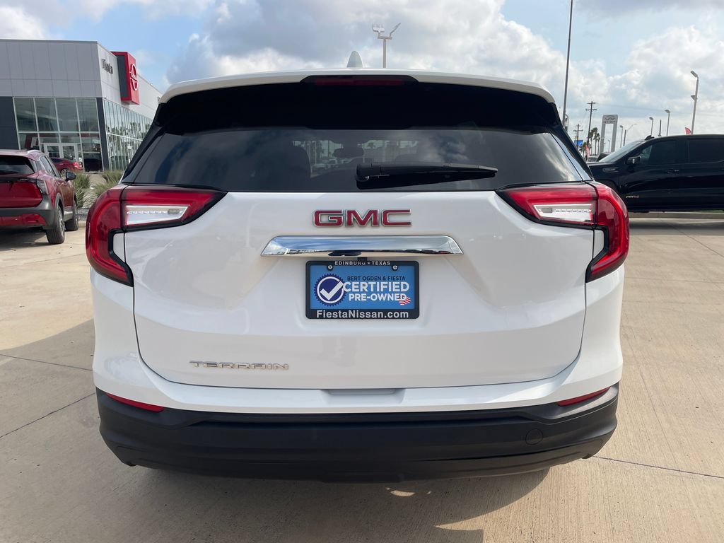 Used 2024 GMC Terrain SLE w/ LPO, Floor Liner Package FWD image 4