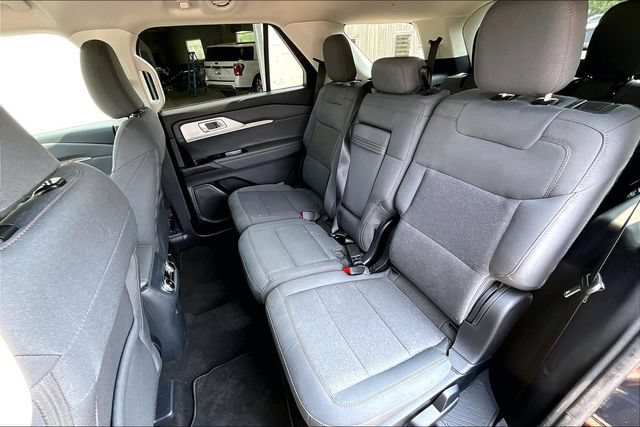 Used 2025 Ford Explorer Active AWD/4WD image 27