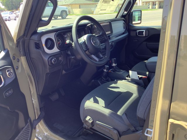New 2025 Jeep Gladiator Sport AWD/4WD image 7