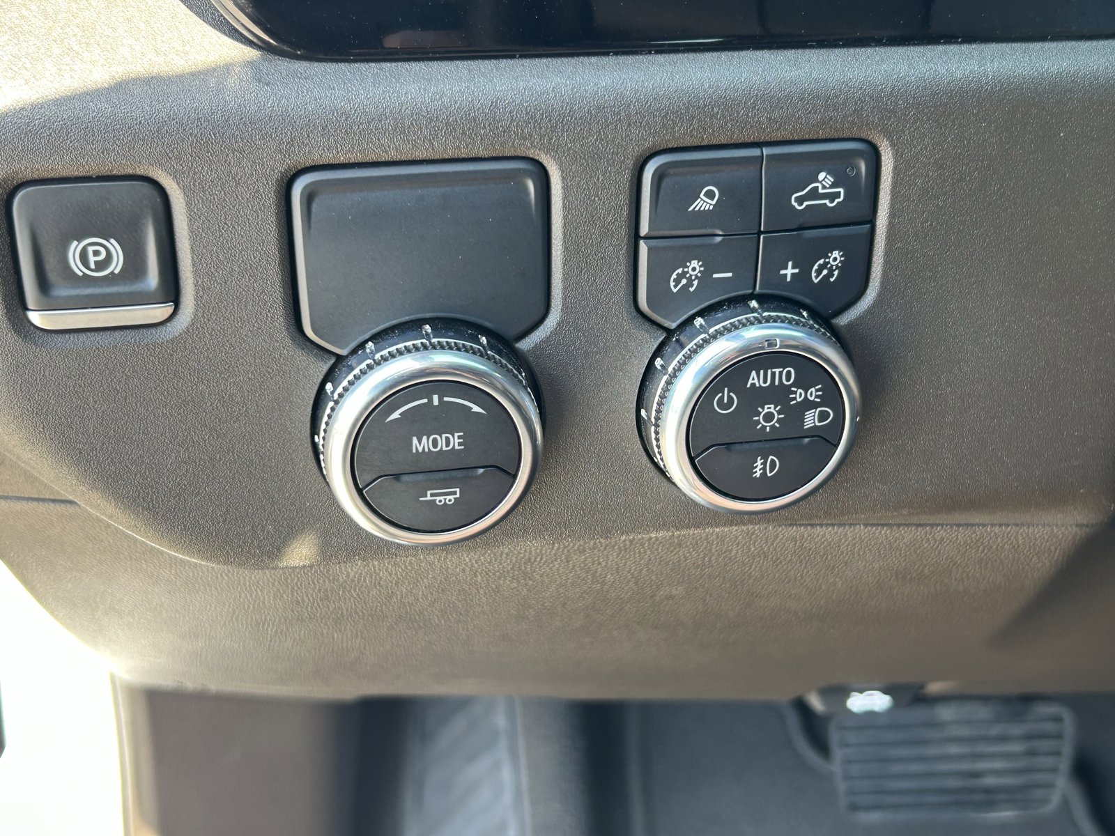 Used 2025 GMC Sierra 1500 SLT RWD image 29