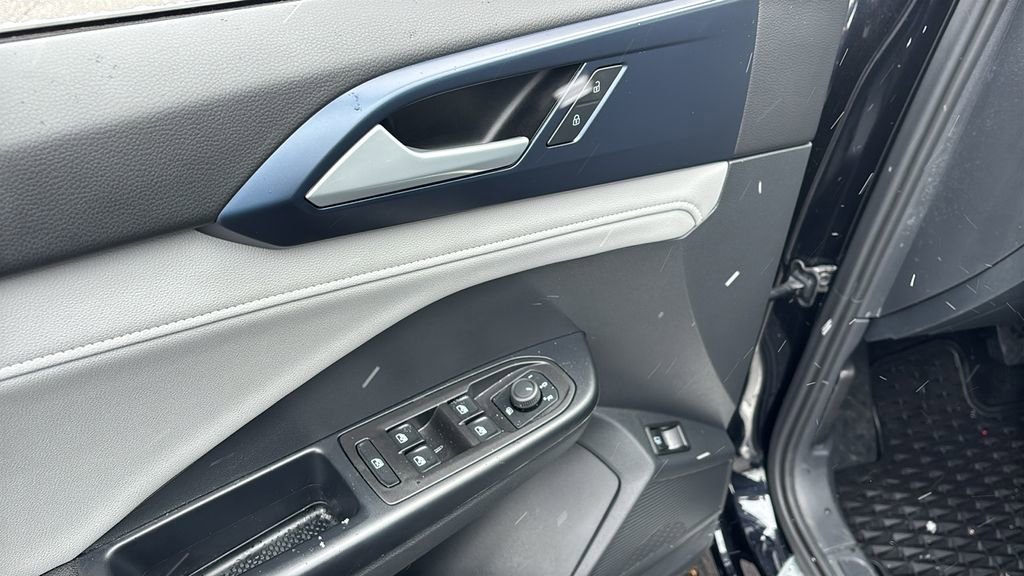 Used 2024 Volkswagen Taos SE image 14