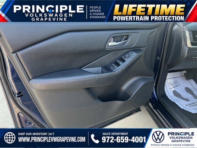 Used 2024 Nissan Rogue SV FWD image 9