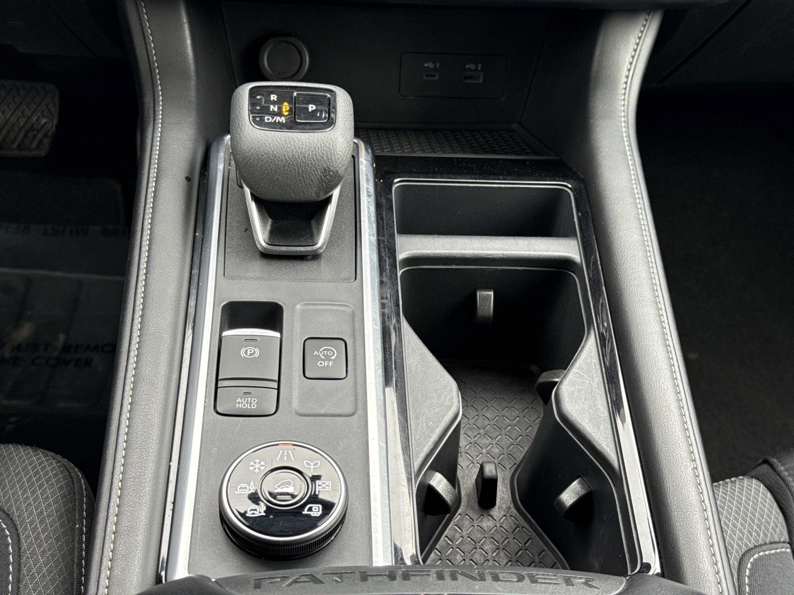 Used 2024 Nissan Pathfinder SV image 12