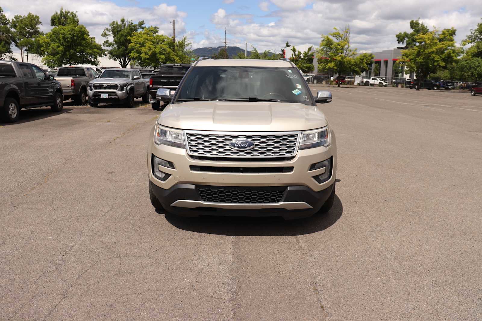 Used 2017 Ford Explorer Platinum AWD/4WD image 2