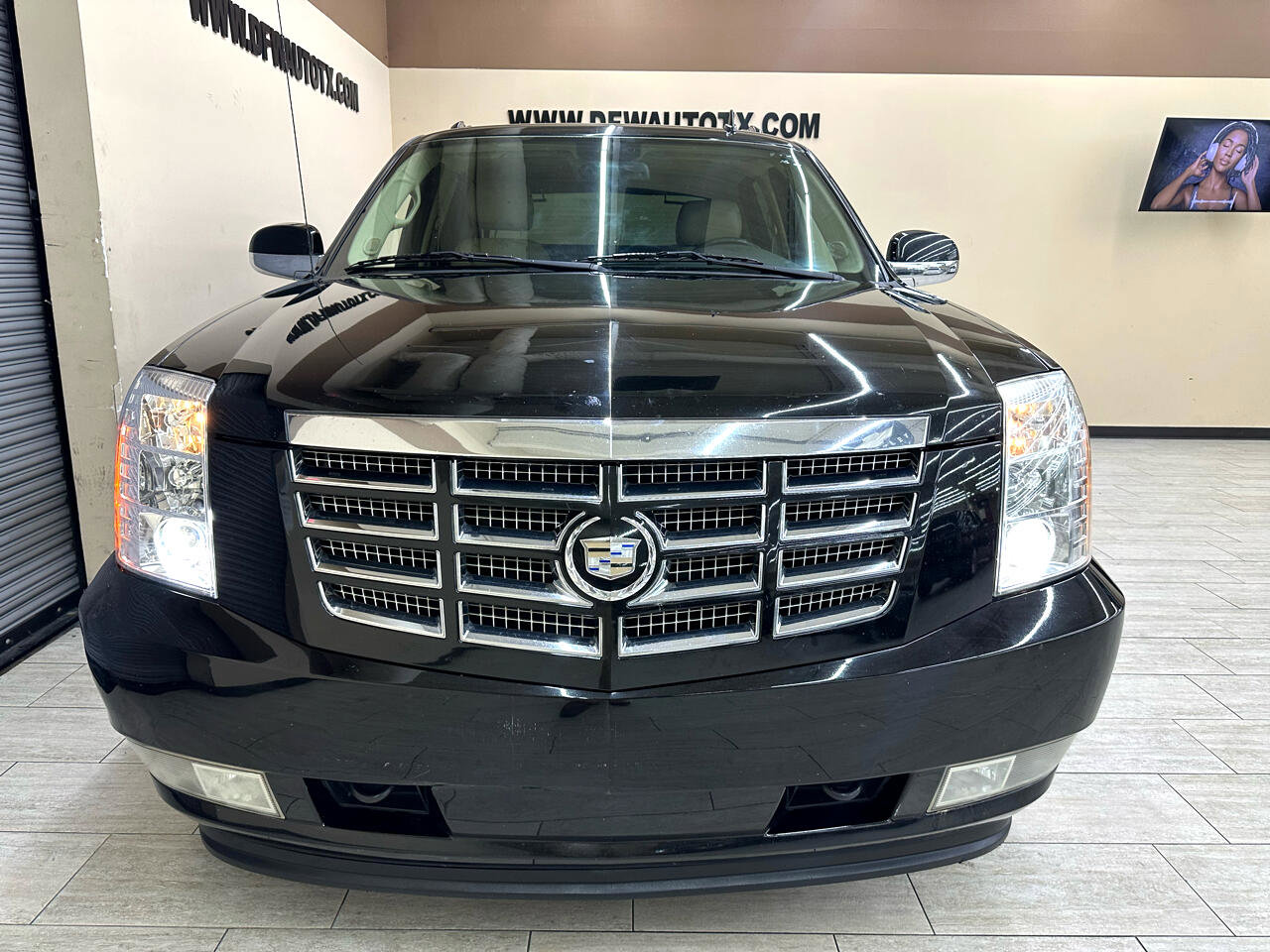 Used 2011 Cadillac Escalade EXT Premium image 3