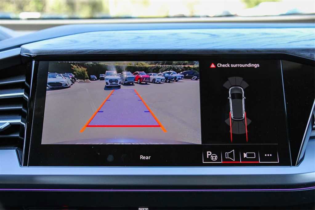 Used 2024 Audi Q4 e-tron Premium Plus image 23