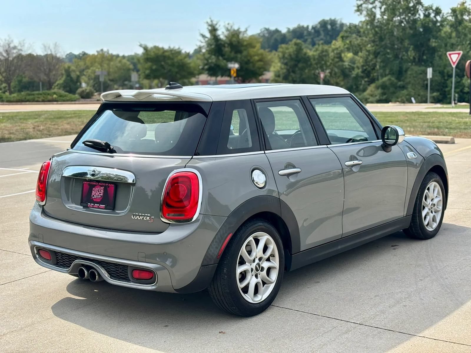 Used 2016 MINI Cooper S FWD image 7
