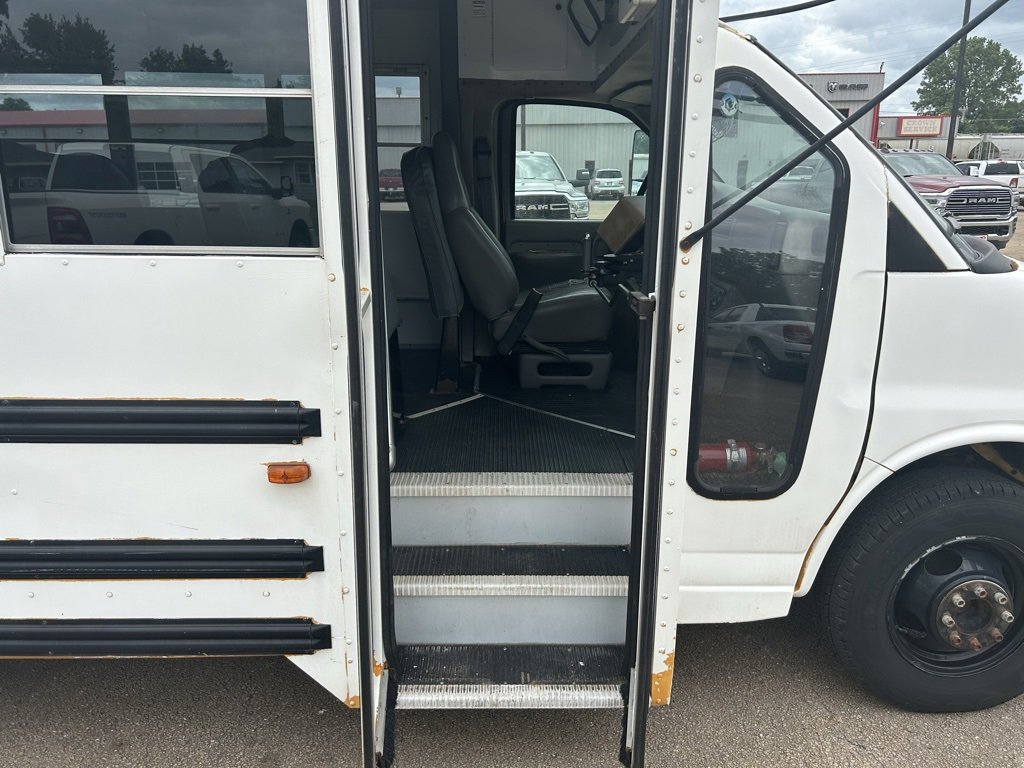 Used 2001 Chevrolet Express 3500 image 13