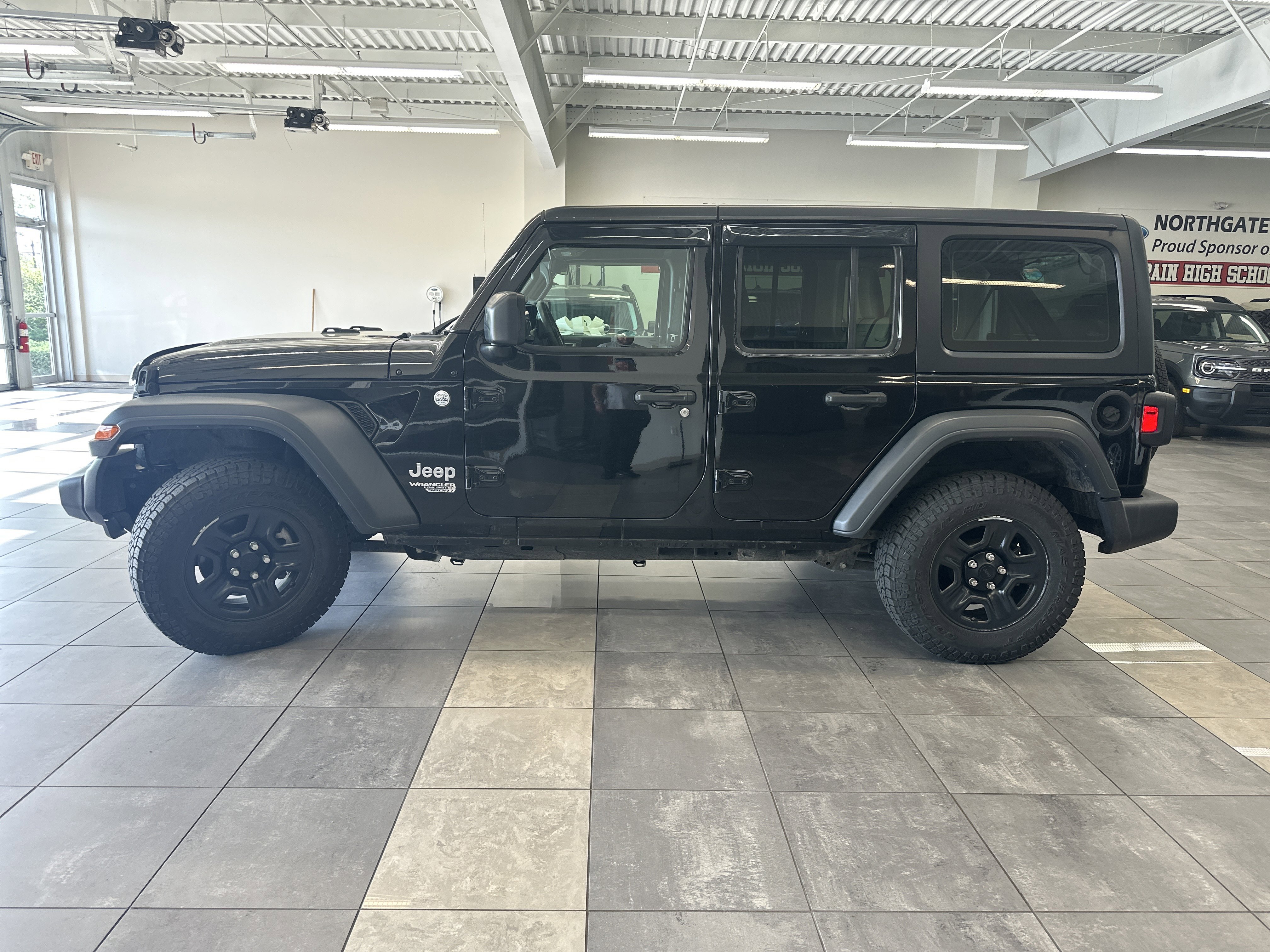 Used 2018 Jeep Wrangler Unlimited Sport image 12