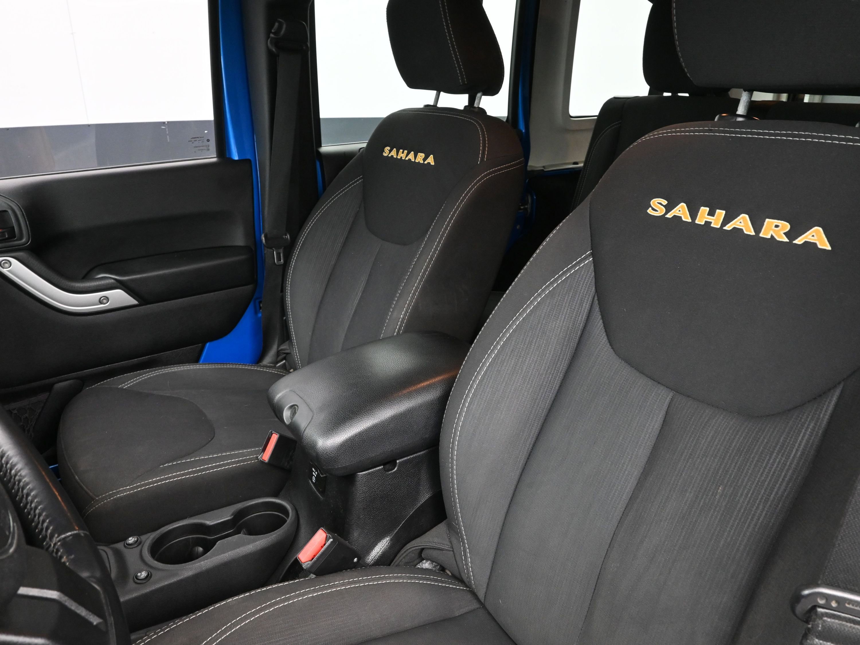 Used 2015 Jeep Wrangler Unlimited Sahara image 11