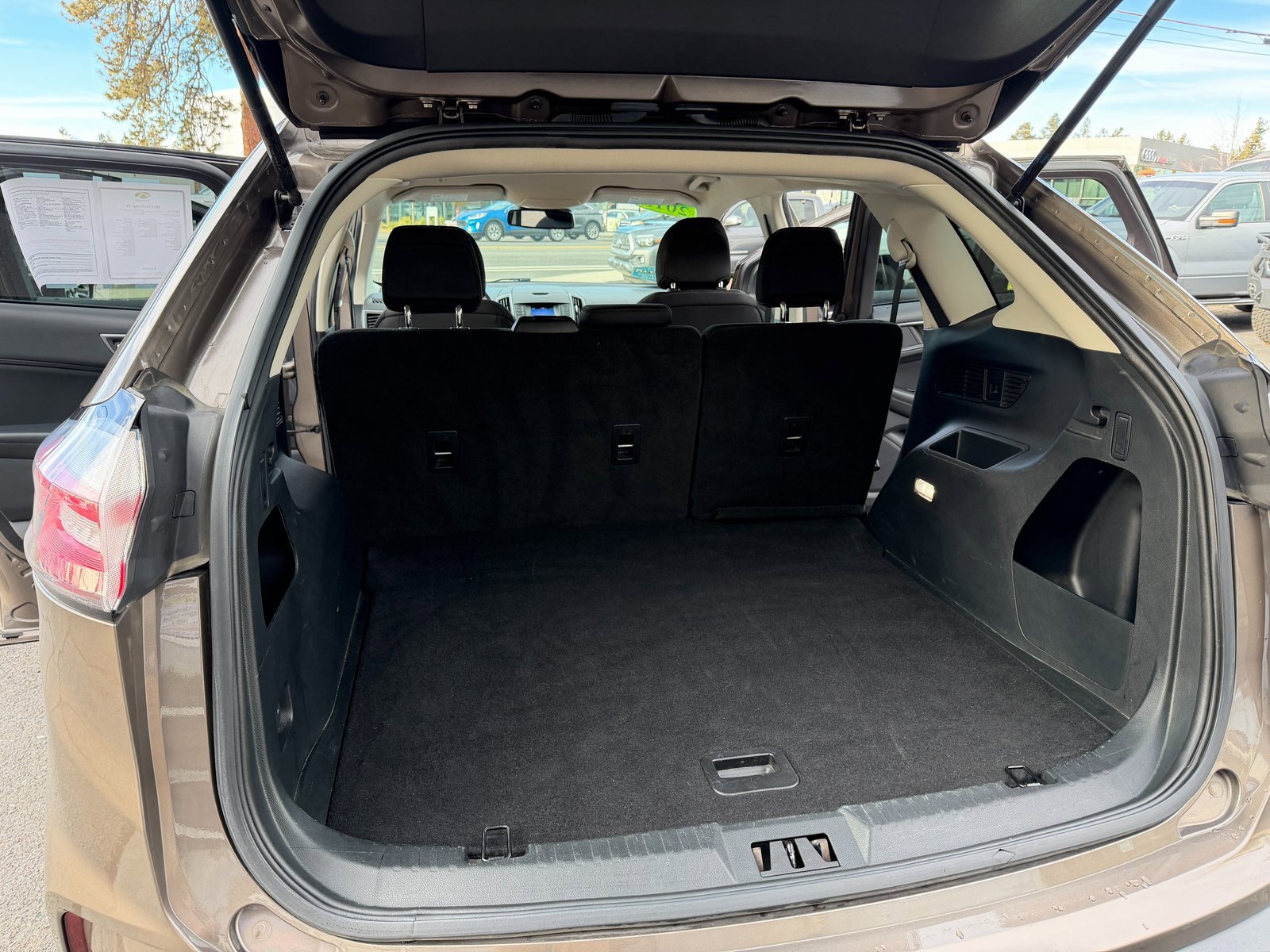 Used 2019 Ford Edge SE image 18