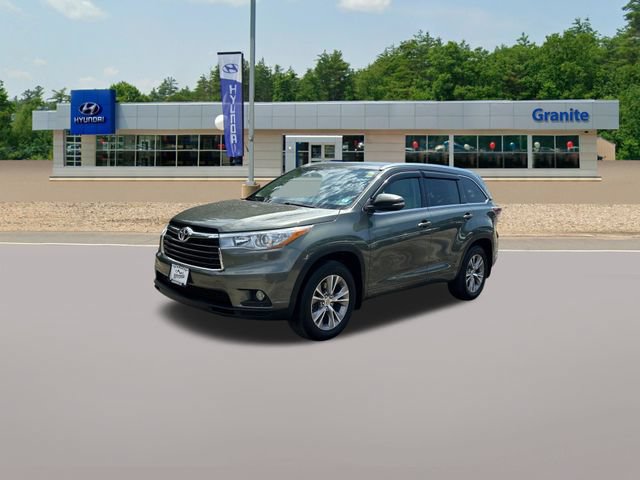Used 2015 Toyota Highlander XLE AWD/4WD image 3