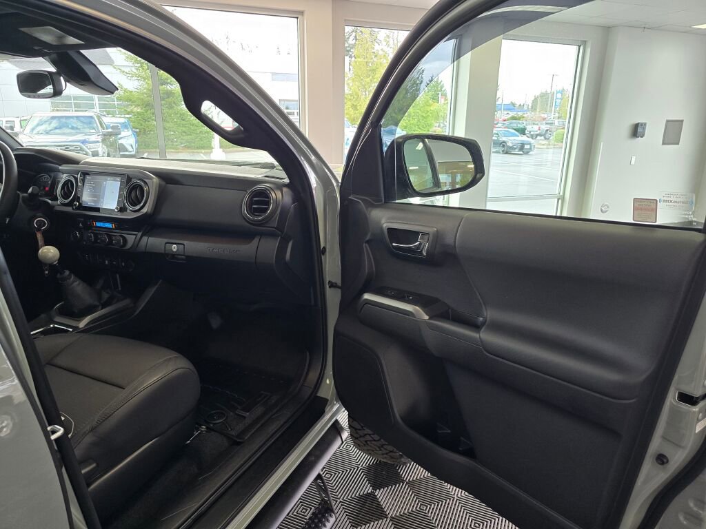 Used 2023 Toyota Tacoma TRD Off-Road w/ TRD Premium Off Road Package image 41