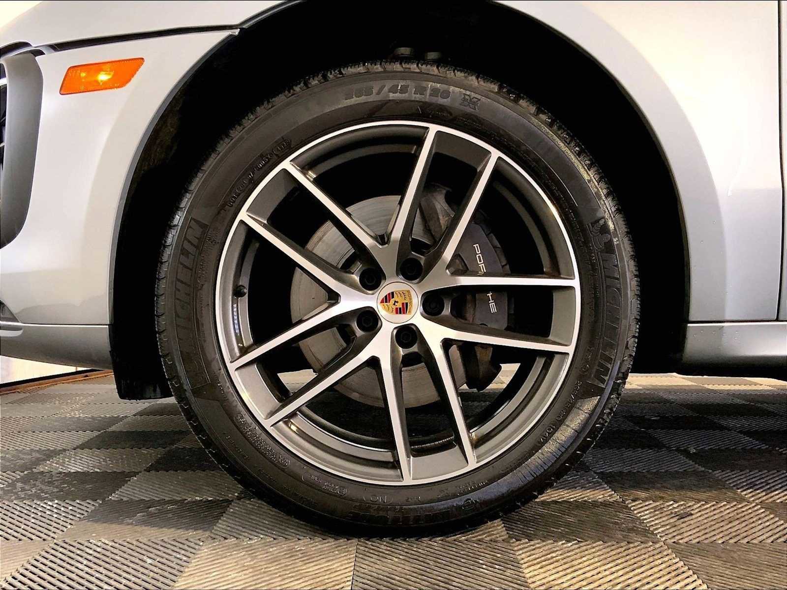 Certified 2023 Porsche Macan image 11