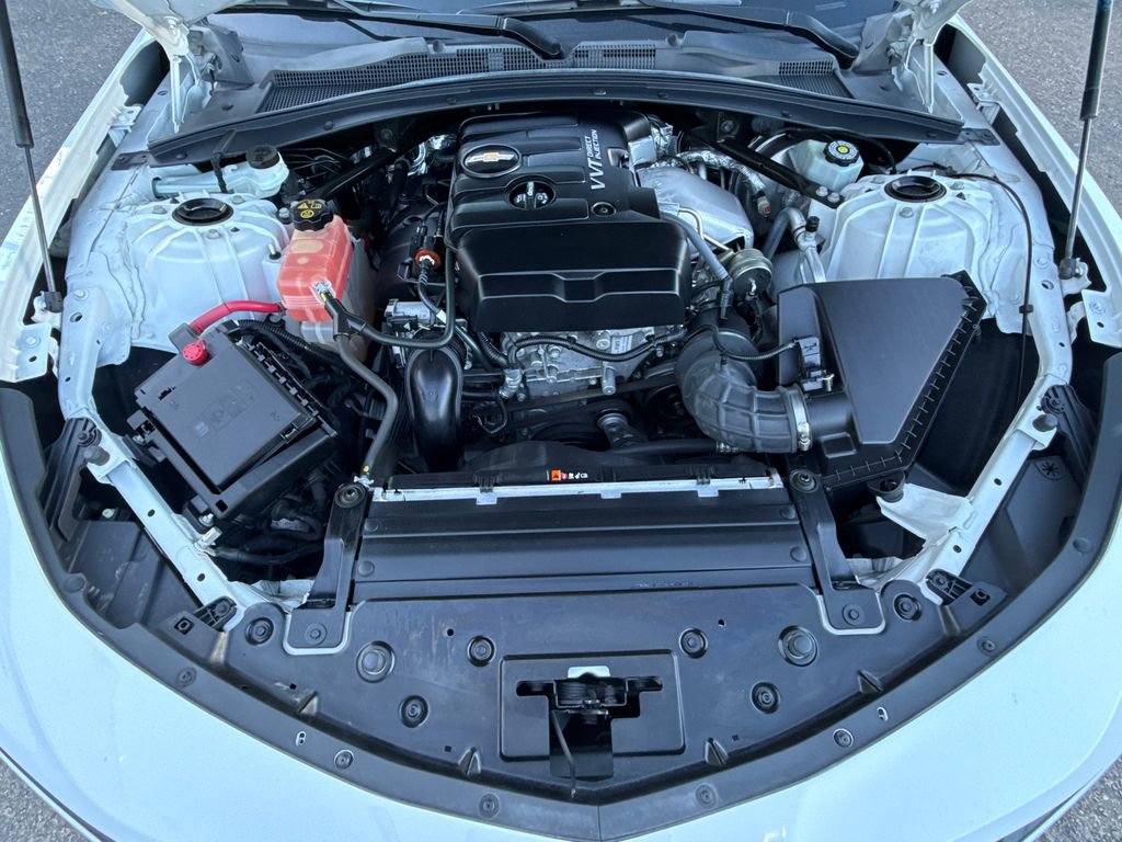 Used 2020 Chevrolet Camaro LT image 9