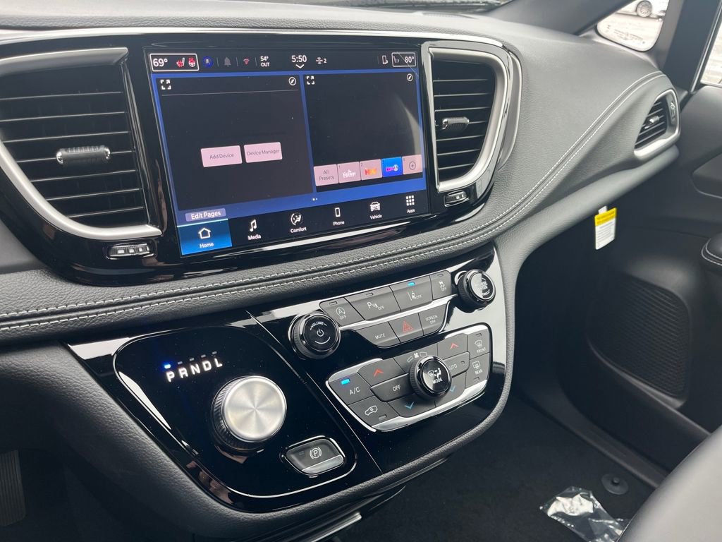 New 2026 Chrysler Pacifica Select image 11