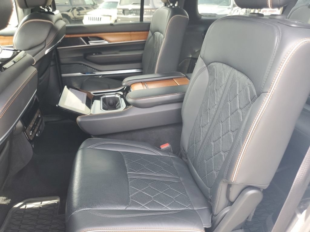 Used 2024 Jeep Grand Wagoneer L Series III AWD/4WD image 31