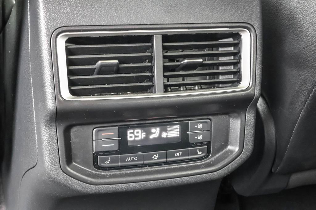 Used 2024 Volkswagen Atlas SEL Premium R-Line image 32